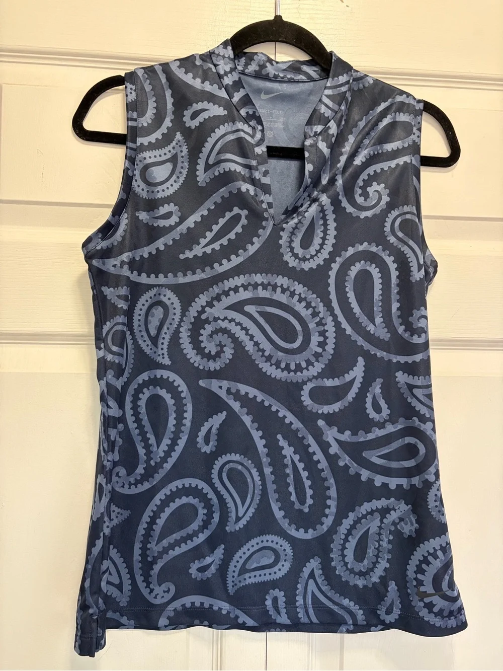 Nike Women’s Sleeveless Paisley V-Neck Golf Top - Navy/Light Blue